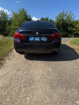 BMW 550i xDrive A - - BMW 550: 550i Xdrive