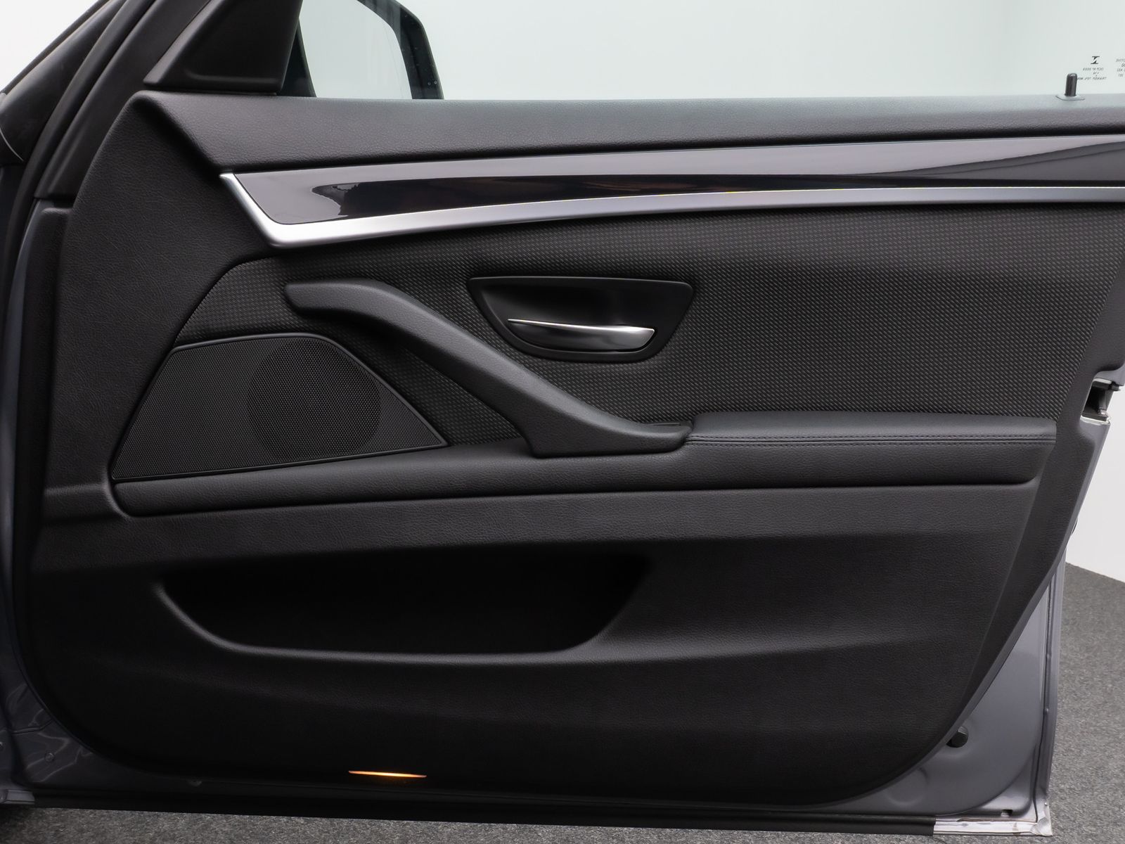 Fahrzeugabbildung BMW 520d Navi Sitzhzg Bi-Xenon PDC Tempomat