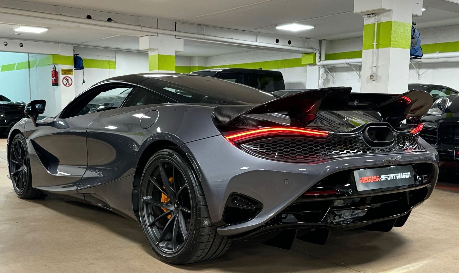 Fahrzeugabbildung McLaren 750S COUPE MY25 CARBON EXT&INT B&W LIFT FULLOPT!