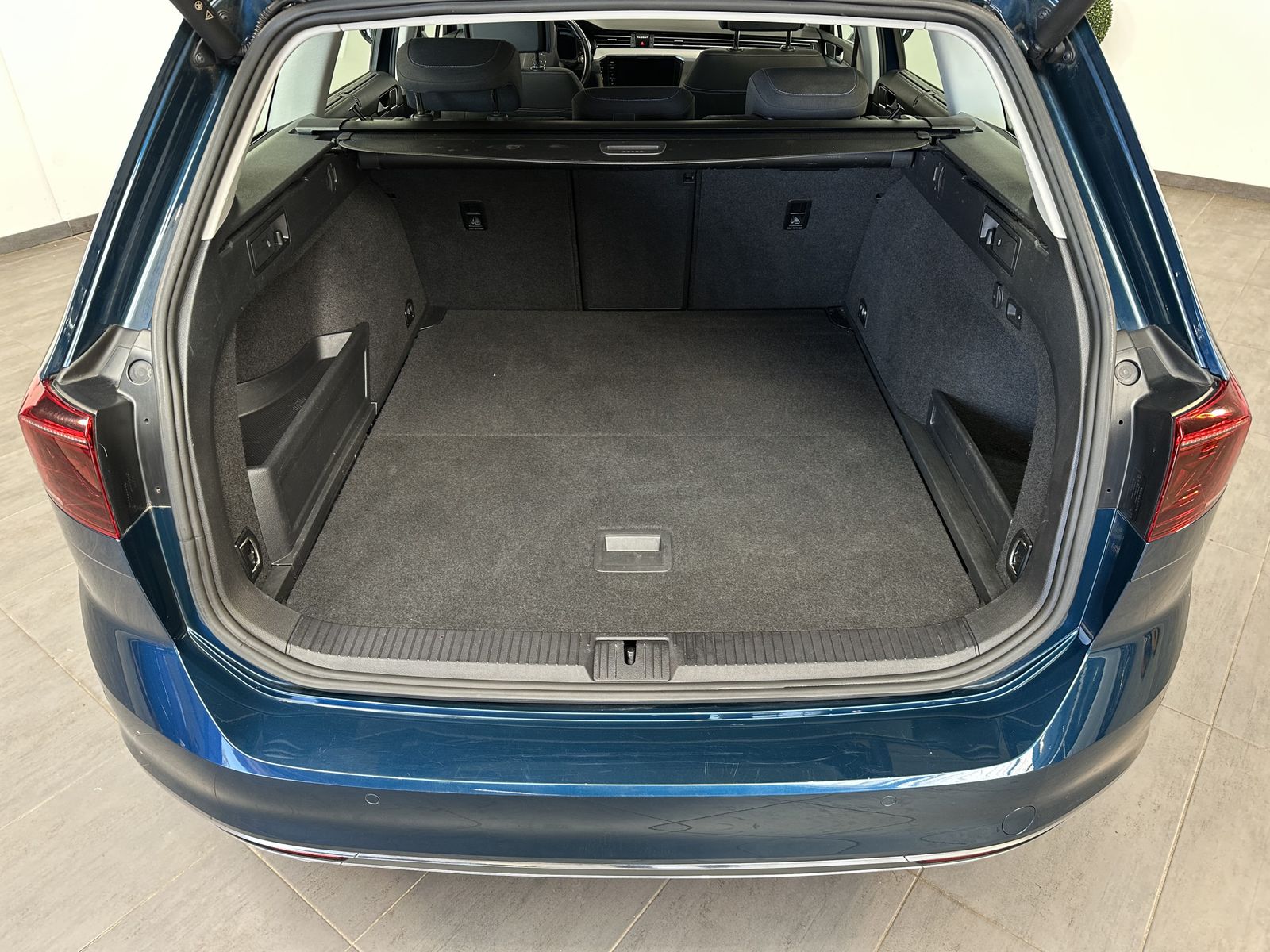 Fahrzeugabbildung Volkswagen Passat Variant GTE NAV+LED+KAM+AHK+VCOCKPIT+17ZO