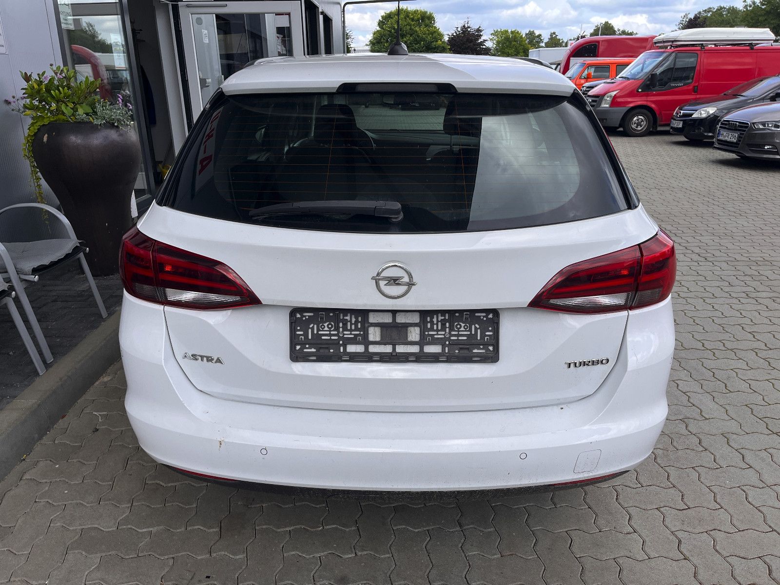 Fahrzeugabbildung Opel Astra K Sports Tourer Edition Seitenschaden