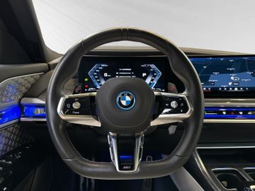 BMW M760 - 12