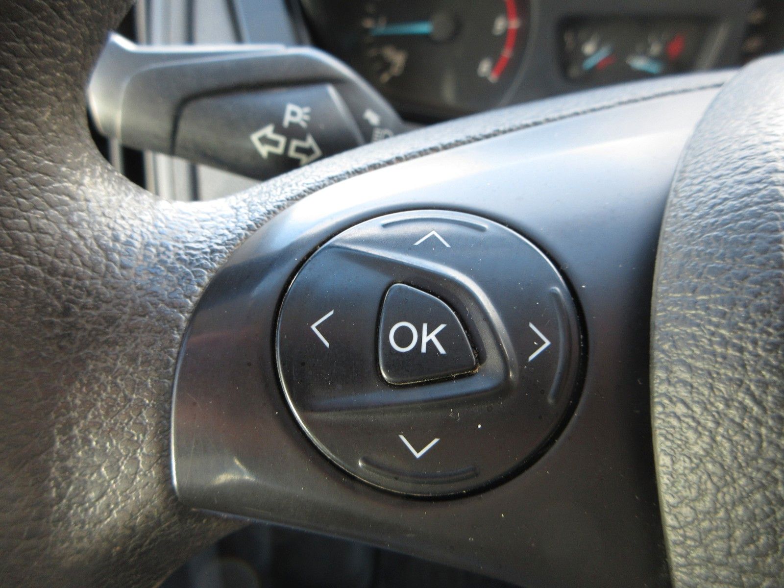 Fahrzeugabbildung Ford Transit Pritsche 350 L4 DoKa/AHK 3,5 to/7-Sitz
