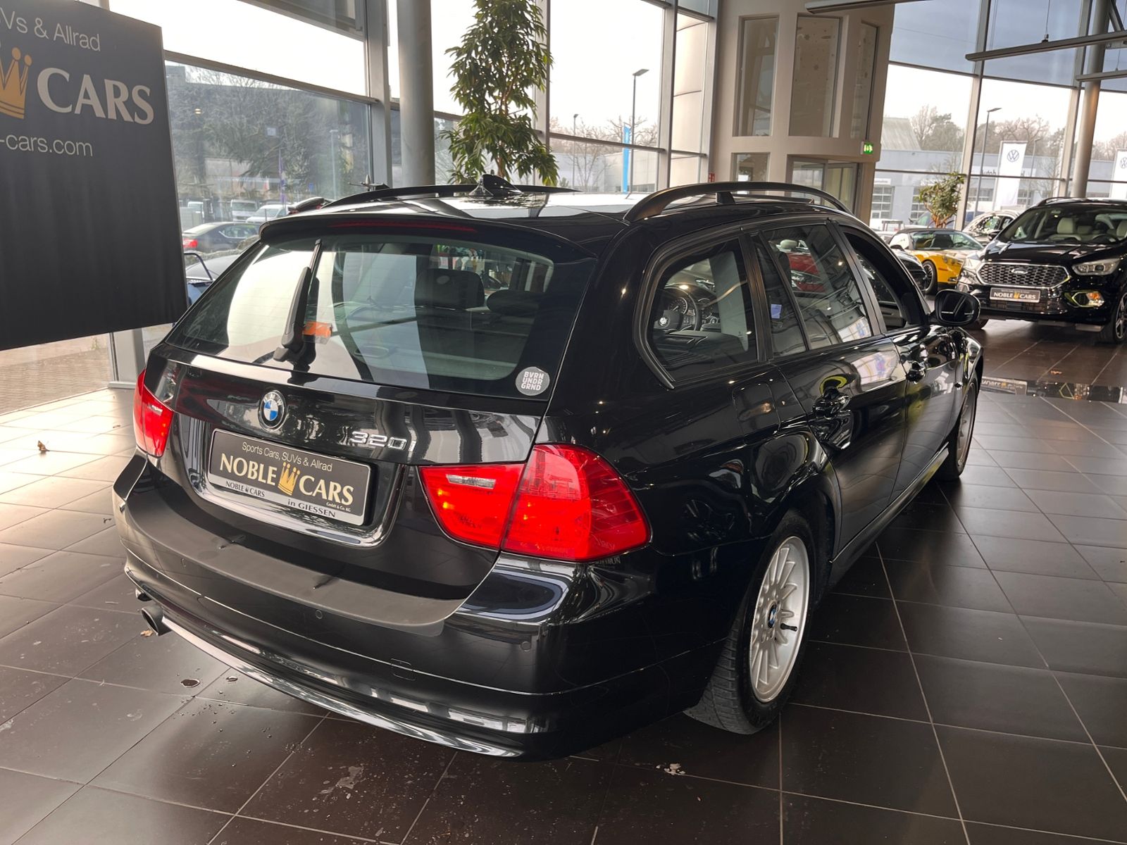 Fahrzeugabbildung BMW 320i  Touring PANO XENON NAVI