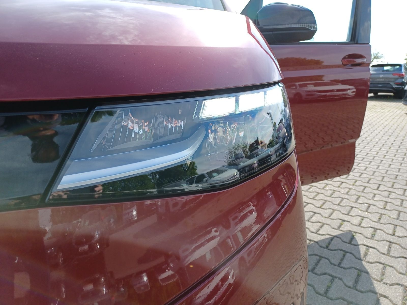 Fahrzeugabbildung Volkswagen T7 Multivan TDI DSG LED Navi AID RFK SH LM