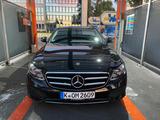 Mercedes-Benz E300d schwarzmatt foliert - Mercedes-Benz E 300 in Köln