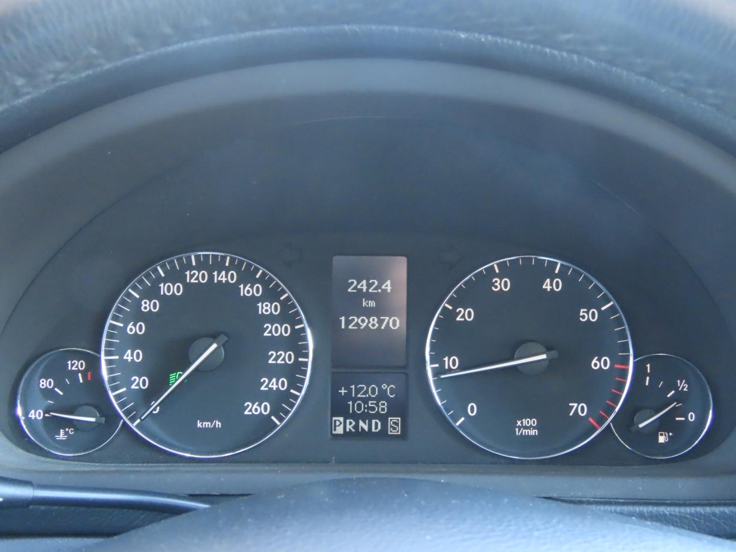 Mercedes-Benz C180 2004 — photo 11