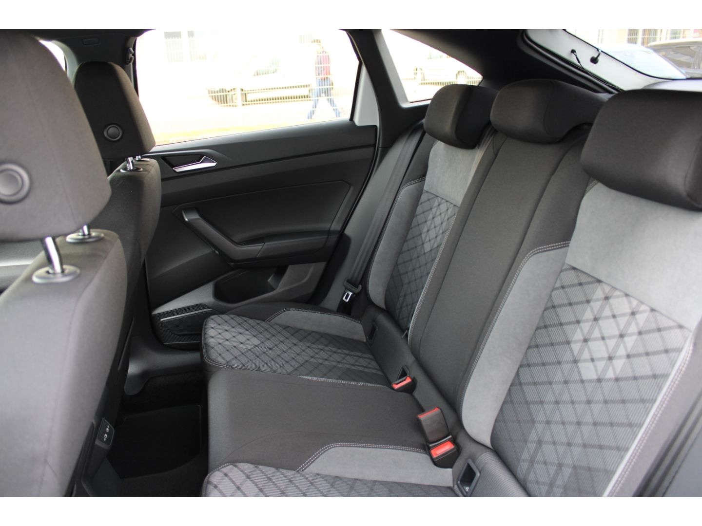 Fahrzeugabbildung Volkswagen Taigo 1.0 TSI R-Line LED ACCSHZ OPF Sportpaket N