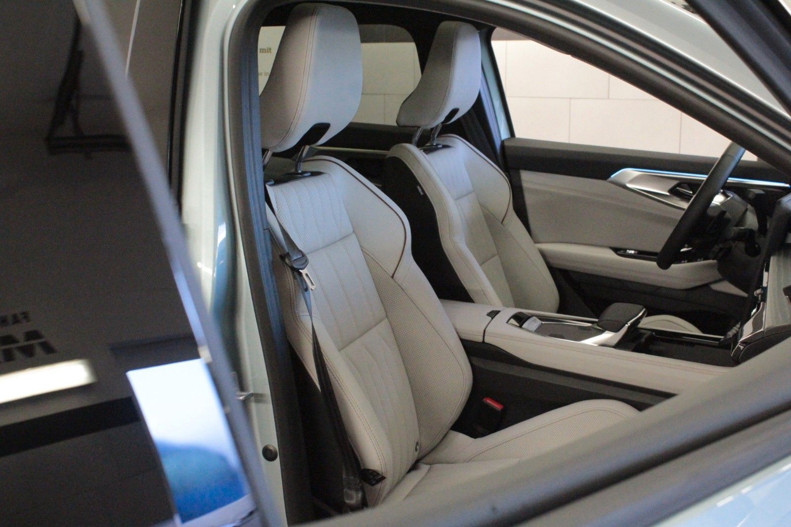 Fahrzeugabbildung Renault Espace E-Tech Full Hybrid 200 Iconic 5-Sitzer