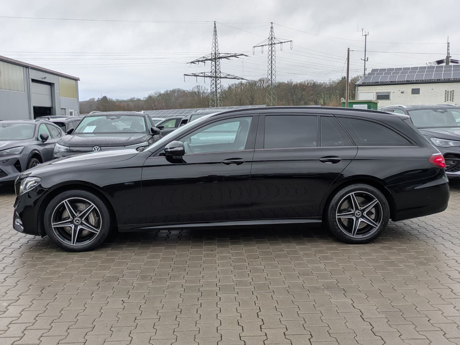 Fahrzeugabbildung Mercedes-Benz E 300 de AMG Night AVANTGARDE AHK*LED*BURMESTER