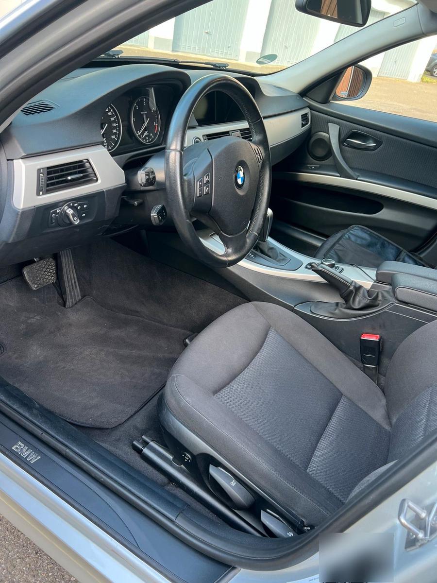 BMW 318 2011 — photo 7