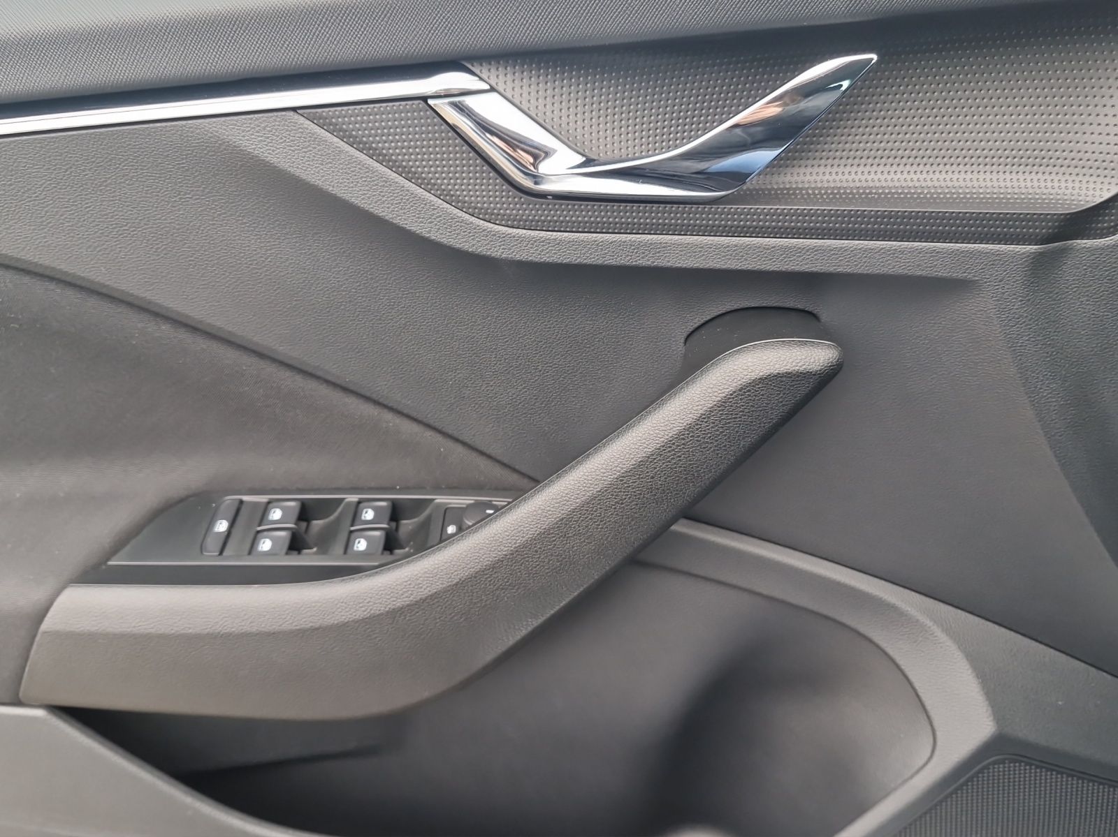 Fahrzeugabbildung SKODA Scala Tour 1.0 TSI LED Navi SHZ VC