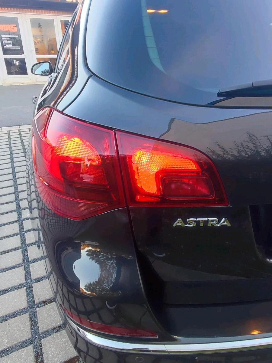 Opel Astra 2014 — photo 11