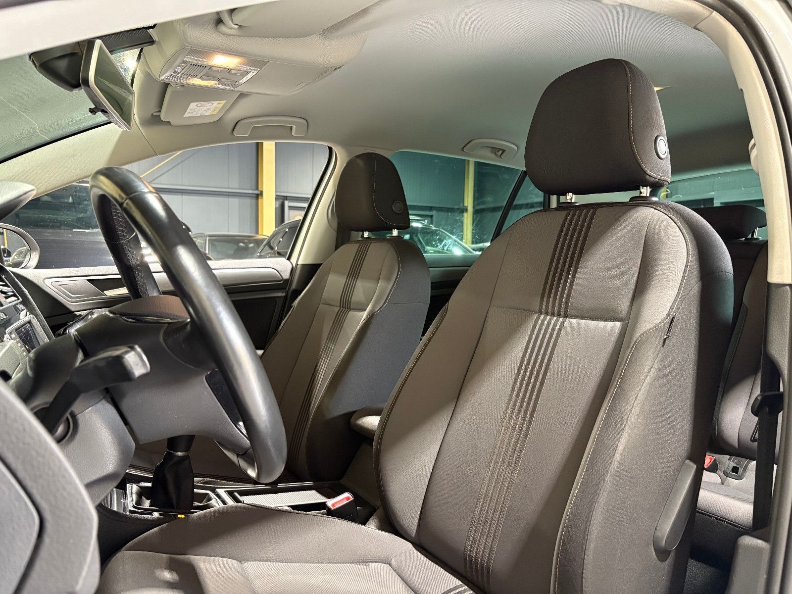 Fahrzeugabbildung Volkswagen Golf VII Lim. Allstar BMT/NAVI/PDC/SHZ/KLIMA/
