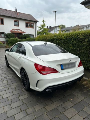 Mercedes-Benz CLA 250 Coupé AMG Line/ Pano...