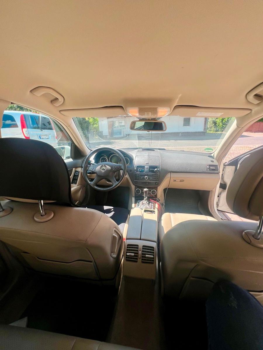 Mercedes-Benz C220 2011 — photo 10