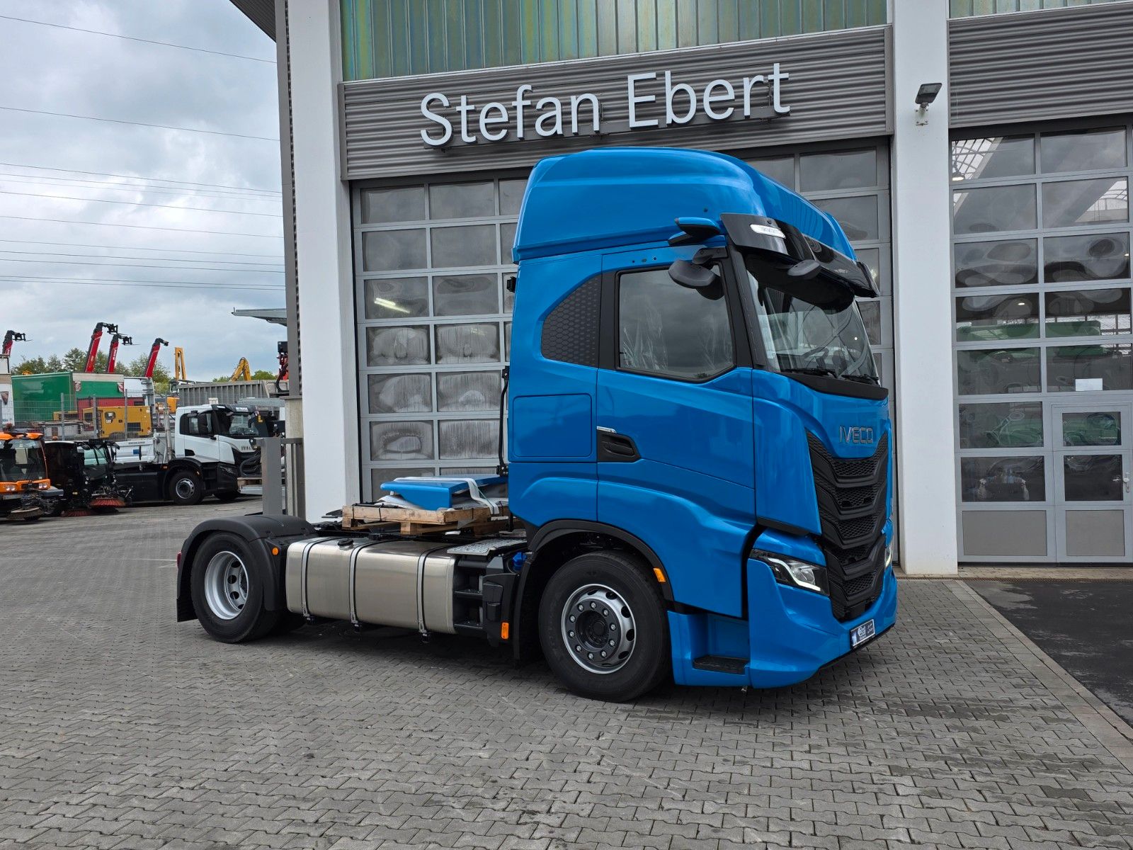 Fahrzeugabbildung Iveco S-Way AS440S50T/P LED Standklima 2 Stück
