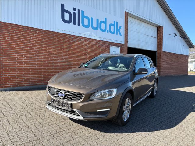 Volvo V60 Cross Country Momentum