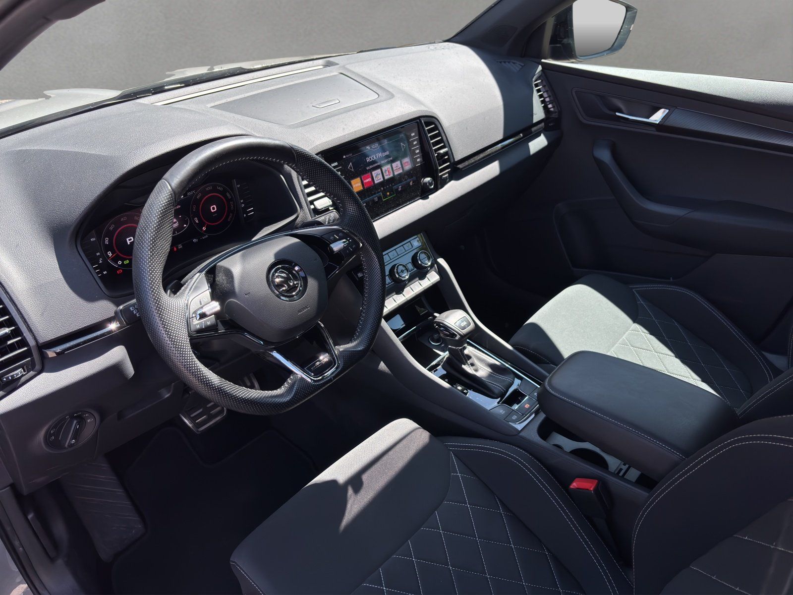 Fahrzeugabbildung SKODA Karoq 1.5 TSI DSG Sportline/ACC/KAMERA/VIRTUAL/