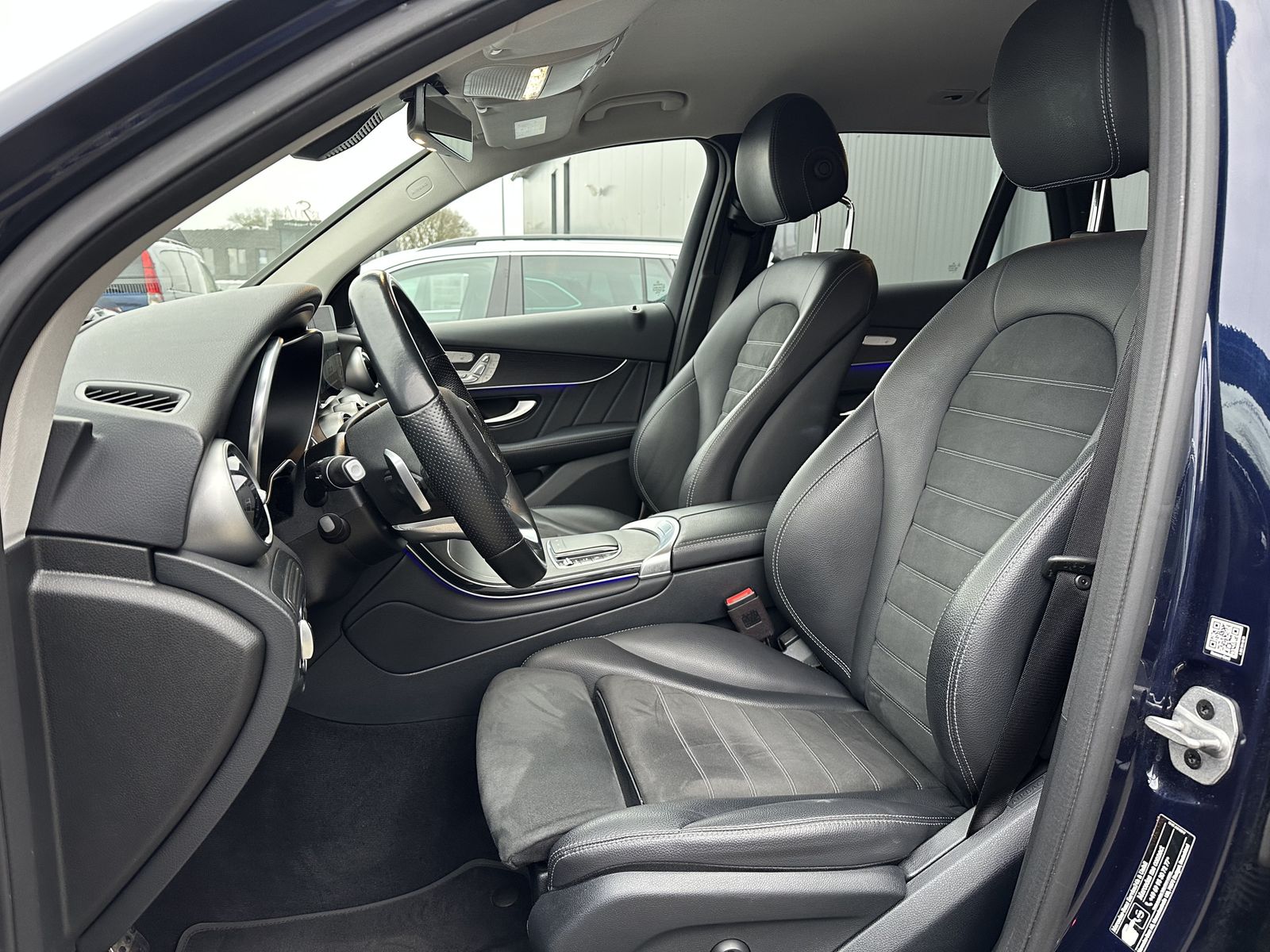 Fahrzeugabbildung Mercedes-Benz GLC 220d 4M AMG-Line NAV+LED+HUD+VCOCK+BURMESTER