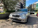 Mercedes-Benz  C 230 Manuell 2,5(BJ 2006) ... - Mercedes-Benz C 230 aus 2006
