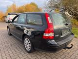 Volvo V50 Kombi 2.0 D Momentum - gebrauchte Volvo V50 aus dem Jahr 2004