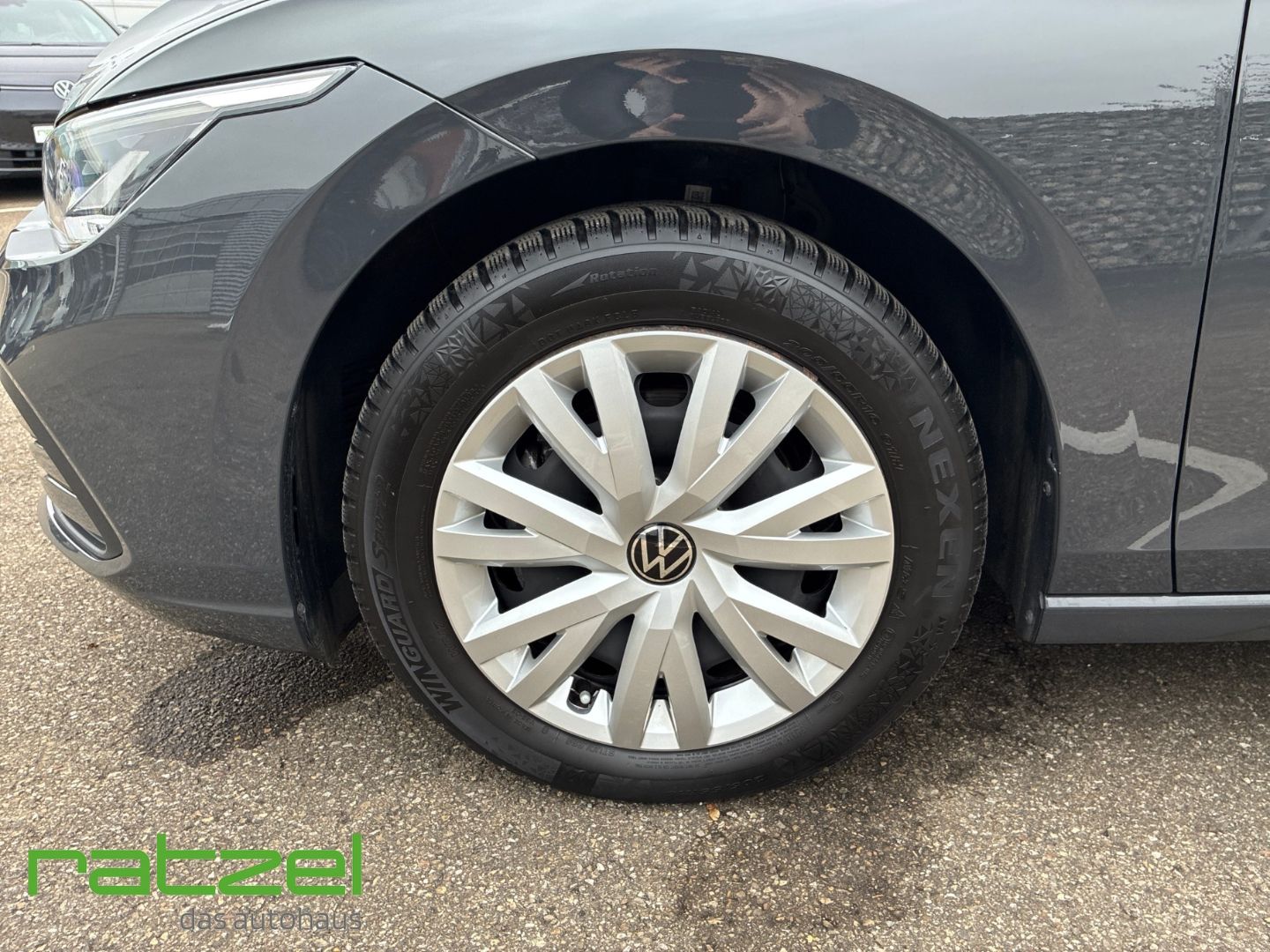 Fahrzeugabbildung Volkswagen Golf VIII Life 2.0 TDI DSG ACC Navi LED Travel A