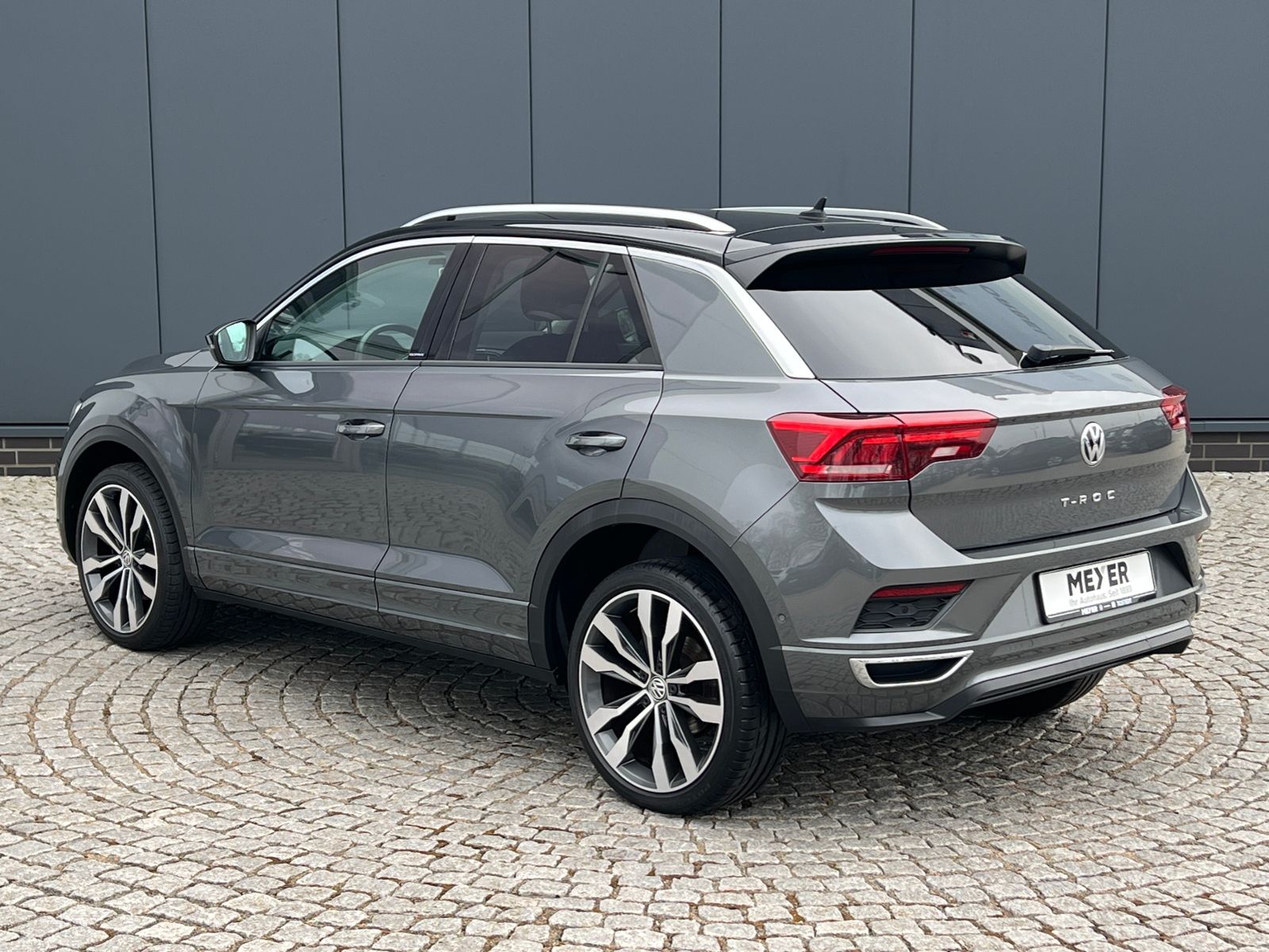 Fahrzeugabbildung Volkswagen T-Roc R-Line 1.5 TSI IQ.DRIVE *AHK, Climatronic,