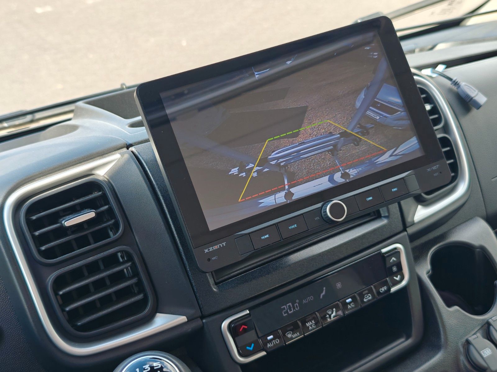 Fahrzeugabbildung Carado T-338 pro+ - SAT, TV, CarPlay, Kamera, Markise -