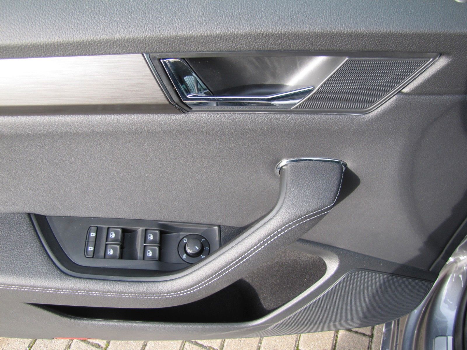 Fahrzeugabbildung SKODA Superb Combi Style 2.0l TDI 150PS DSG LED, NAVI