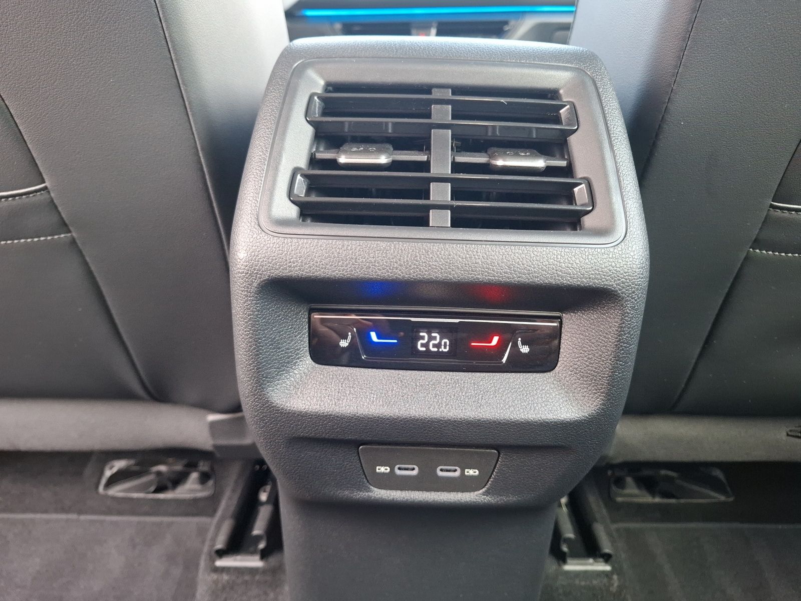 Fahrzeugabbildung Volkswagen Tiguan eTSI Life DSG Standhzg. LED AHK Navi AID