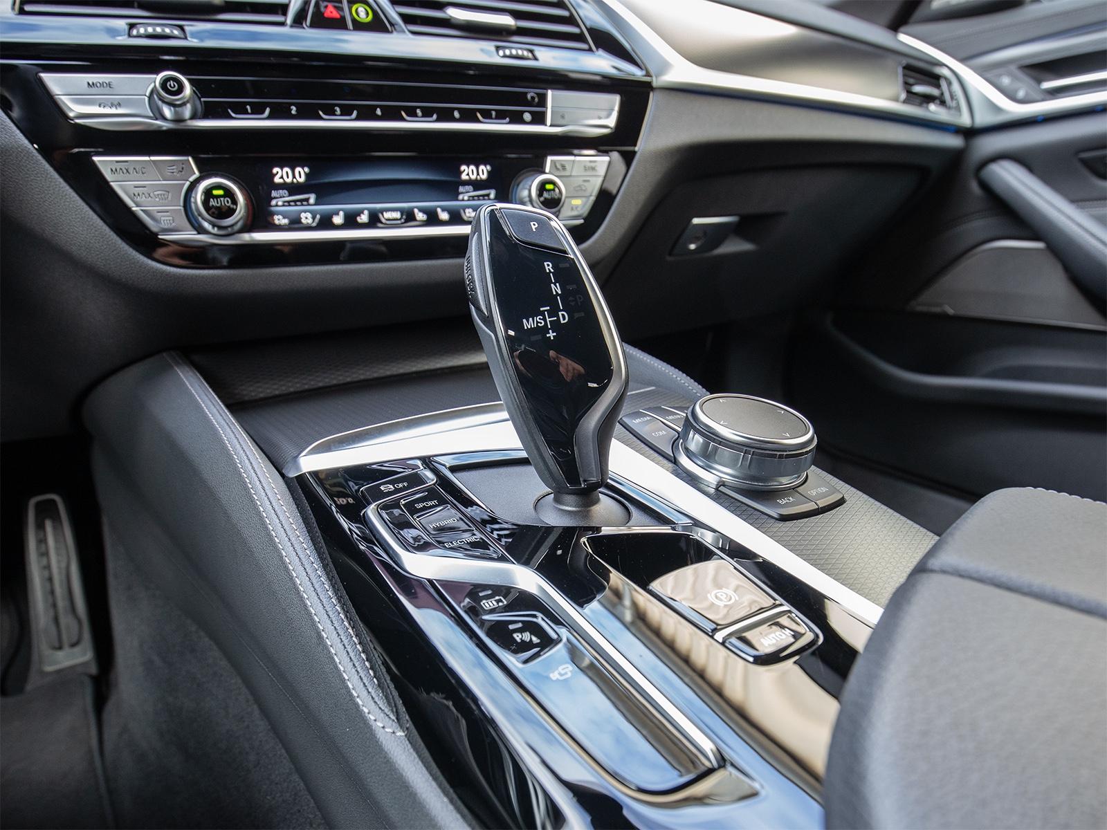 BMW 530 E TOURING 292CH - M-SPORT - HUD - HAYON ÉLECTRIQUE - HISTORIQUE ENTRETIEN BMW - 43.800 KMS