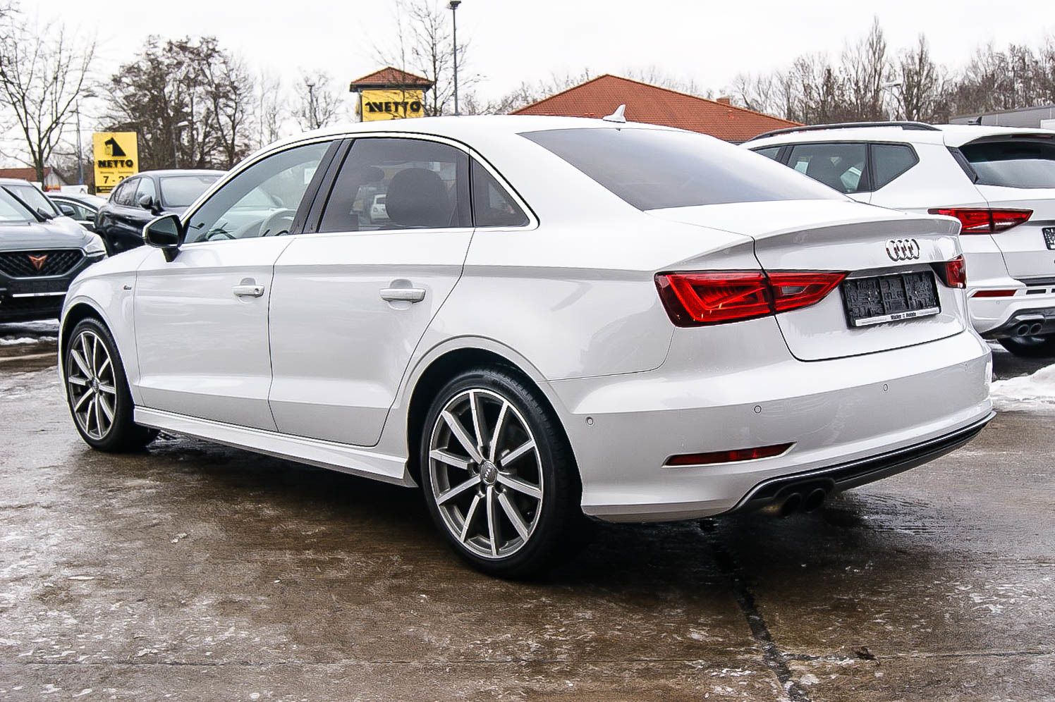 Fahrzeugabbildung Audi A3 Limousine 1.4 TFSI S-LINE NAVIGATION XENON 18