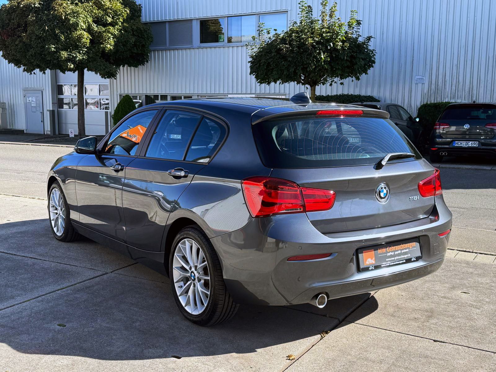 Fahrzeugabbildung BMW 118i 5-trg. Aut. Advantage LED TEMP PDC SHZ NAV