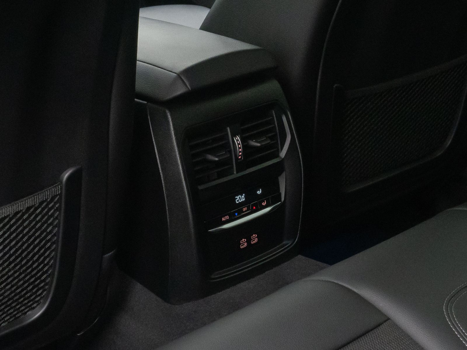 Fahrzeugabbildung BMW 330e Sport Line DAB Kamera Parkassistent Alarm