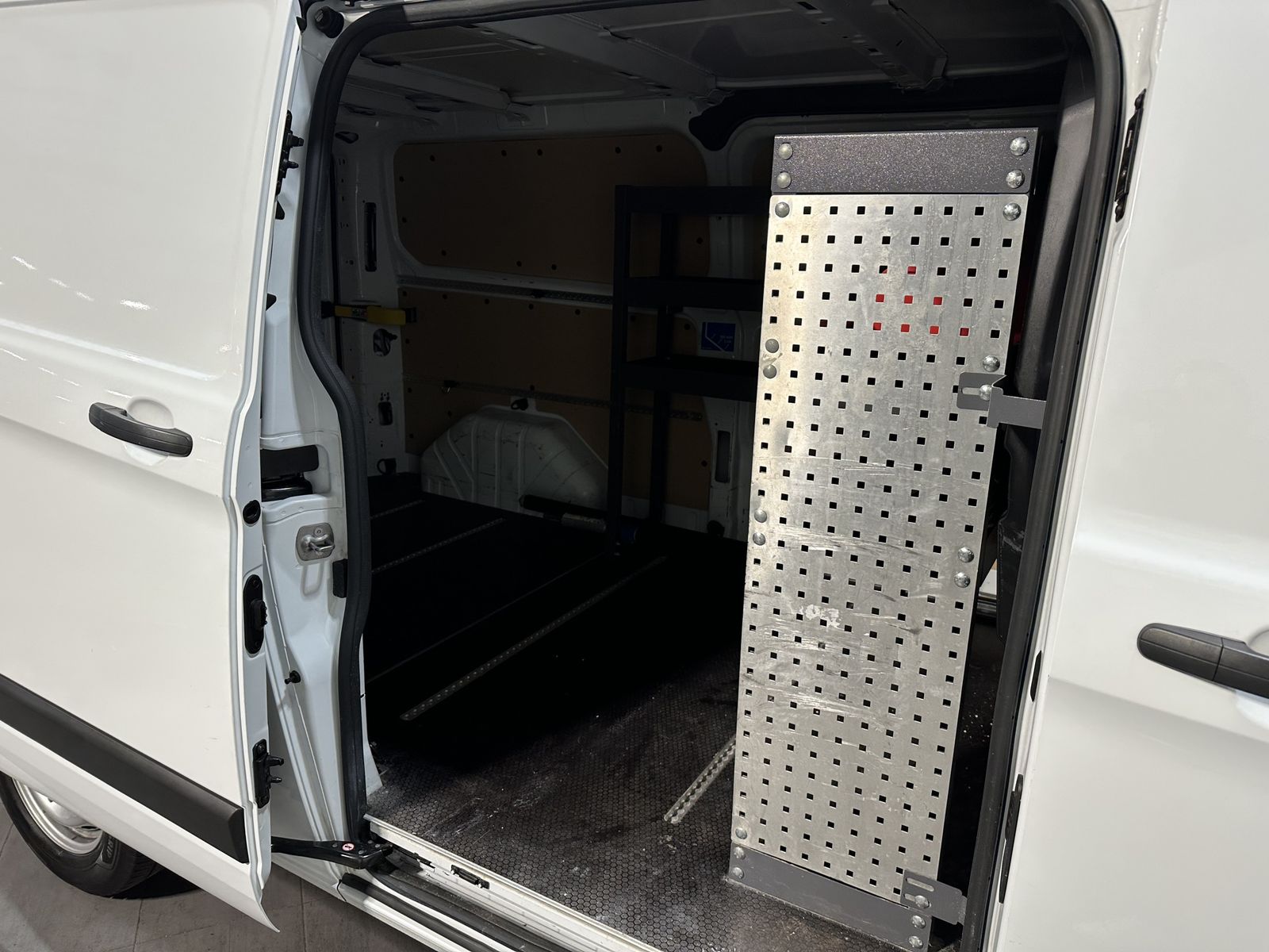 Fahrzeugabbildung Ford Transit Custom 300 L2H1 NAV+SHZ+KAMERA+SORTIMO