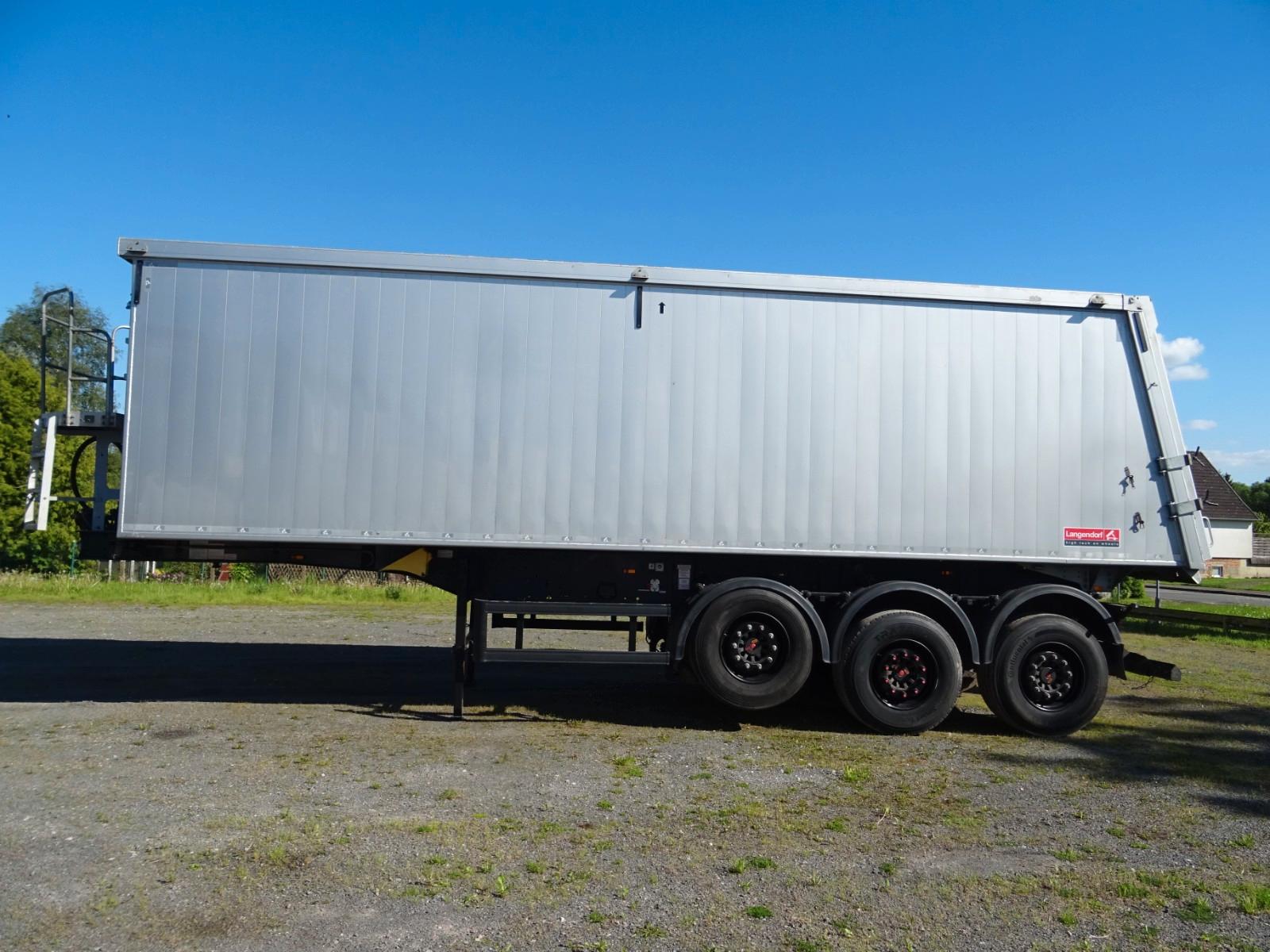 Schmitz Cargobull Kippmulde SKA Flüssigkeitsdicht 46m³ Beschädigt