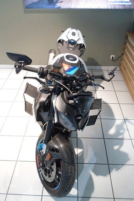 Fahrzeugabbildung BMW M1000R mit Competition Paket sofort verfügbar