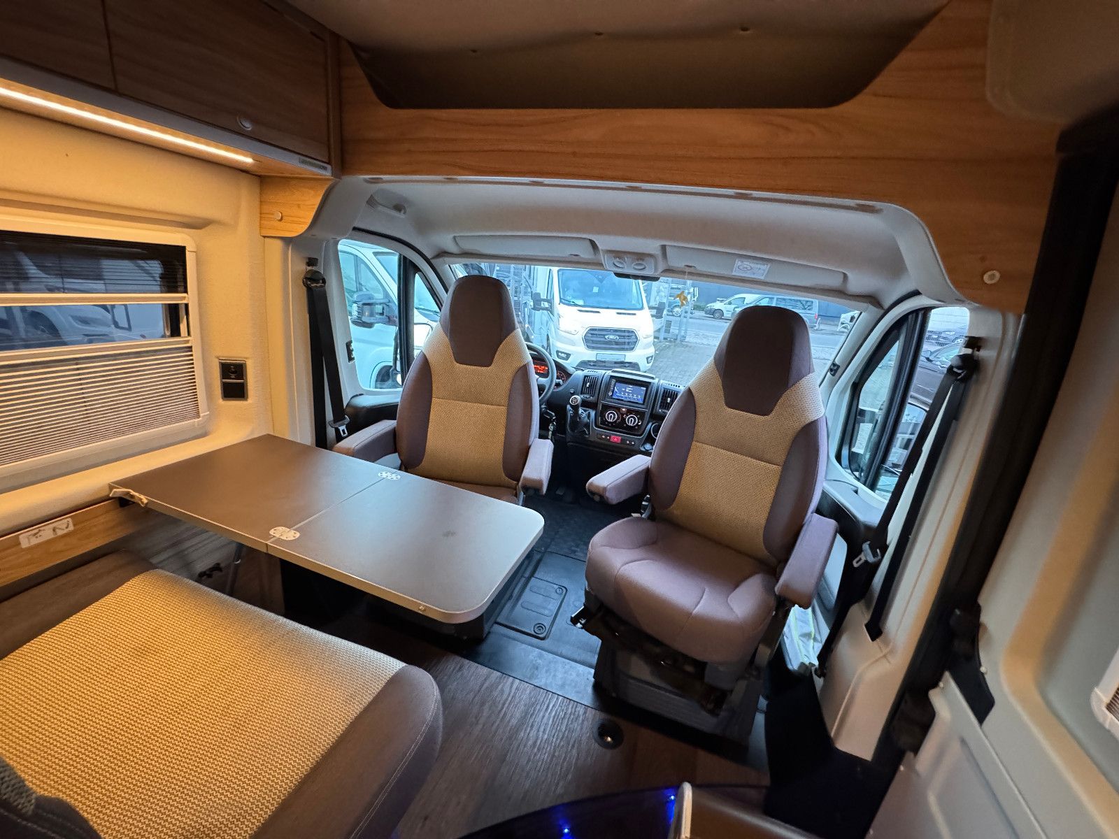 Fahrzeugabbildung HYMER / ERIBA / HYMERCAR YOSEMITE 600 CROSSOVER FIAT SCHLAFDACH LÄNGSBETT