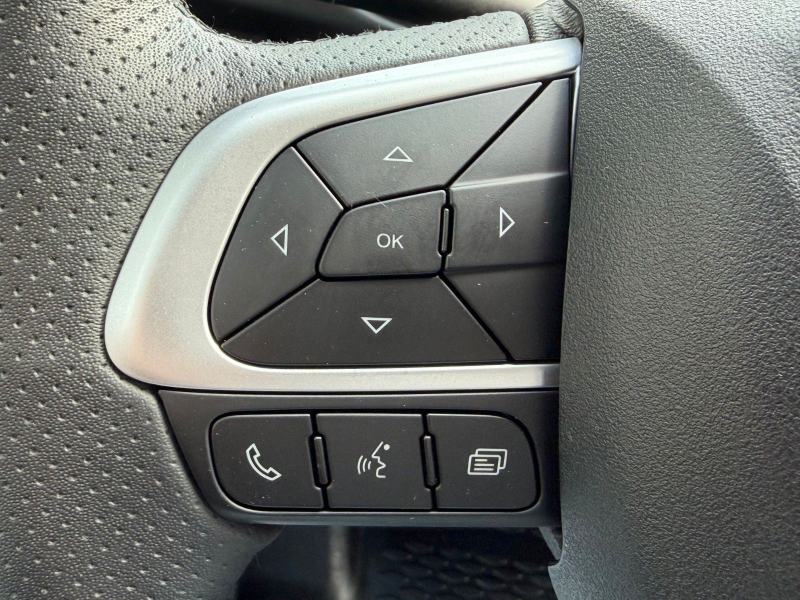 Fahrzeugabbildung Iveco Daily 35S14 A8 Pritsche *R.3450mm*AHK*Automatik