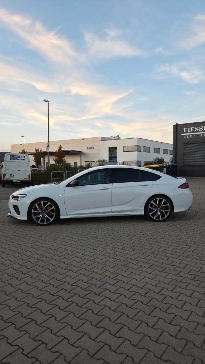 Opel Insignia Grand Sport GSi 2.0 Turbo 4x4 