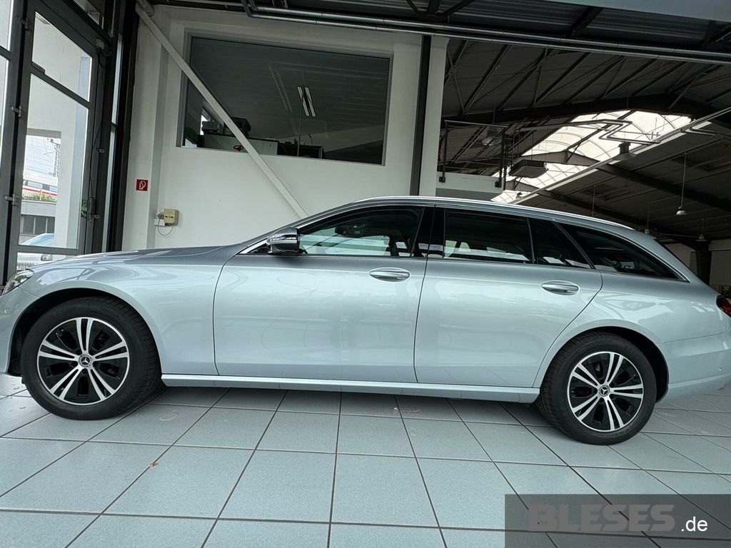 MERCEDES-BENZ E 220 – Bild 4