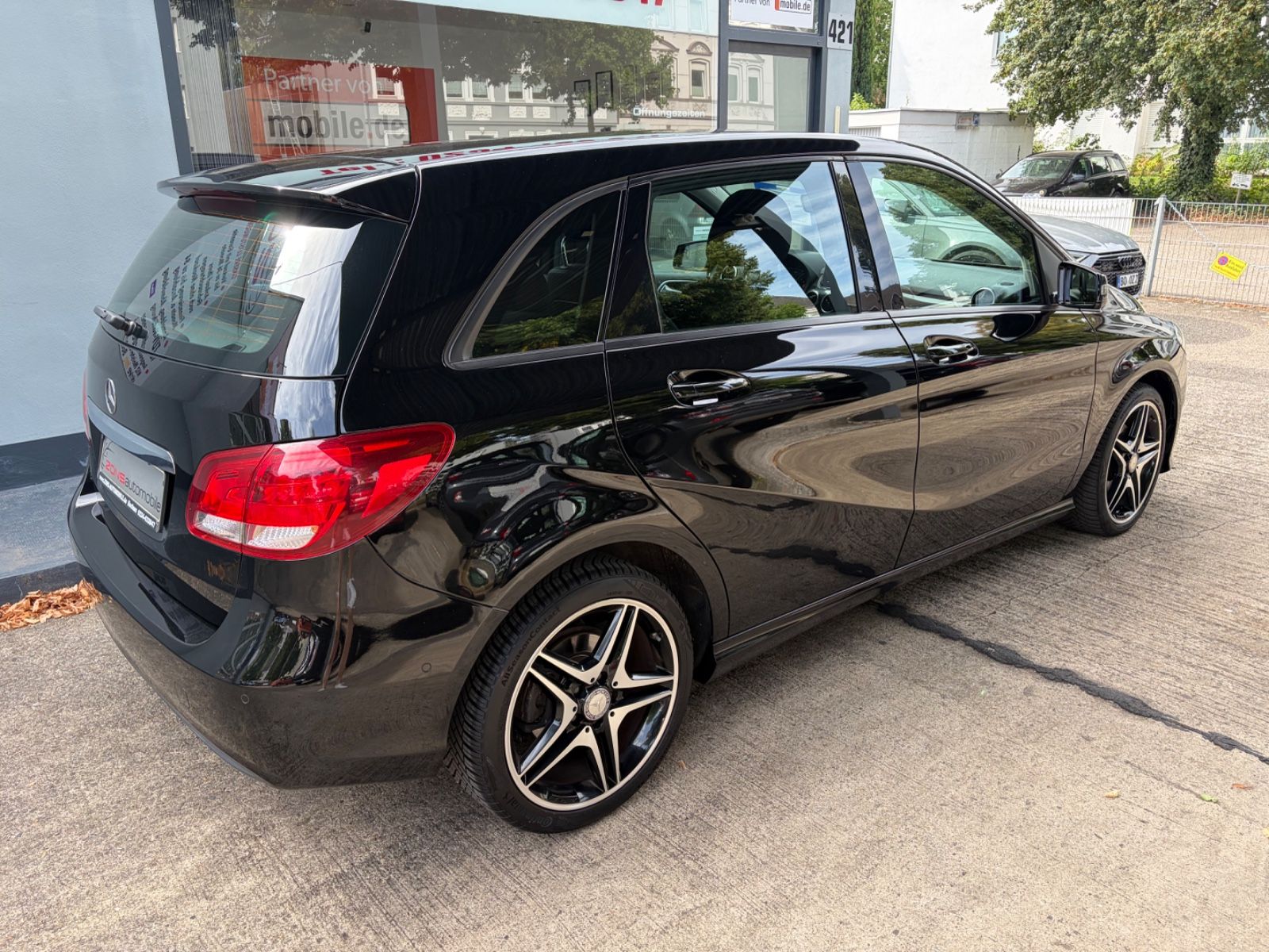 Fahrzeugabbildung Mercedes-Benz B 160 Automatik+Navi+BT+LM+SHZ+PDC+Tempomat