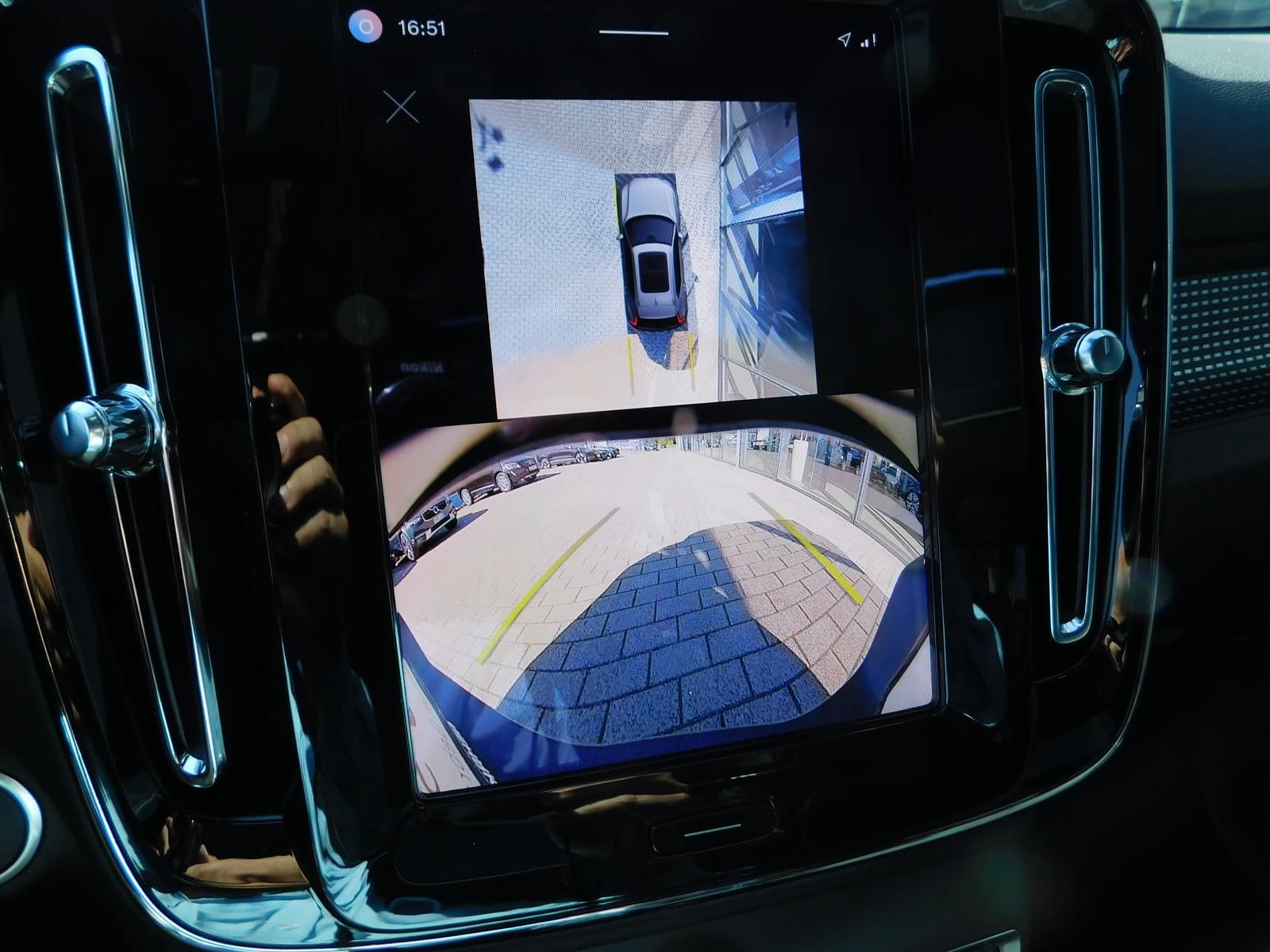 Fahrzeugabbildung Volvo XC40 B3 Plus Dark