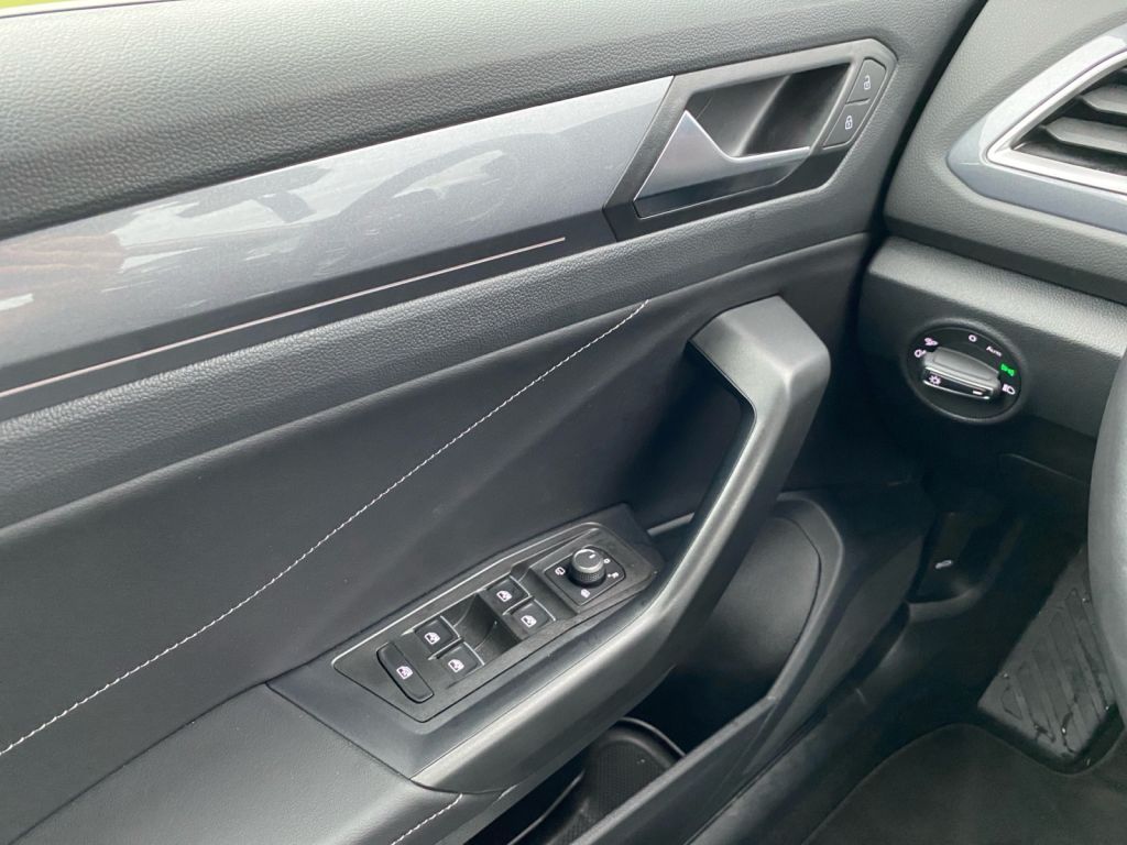 Fahrzeugabbildung Volkswagen T-Roc 1.5 TSI Style 3 NW Garantie ACC Standheizu