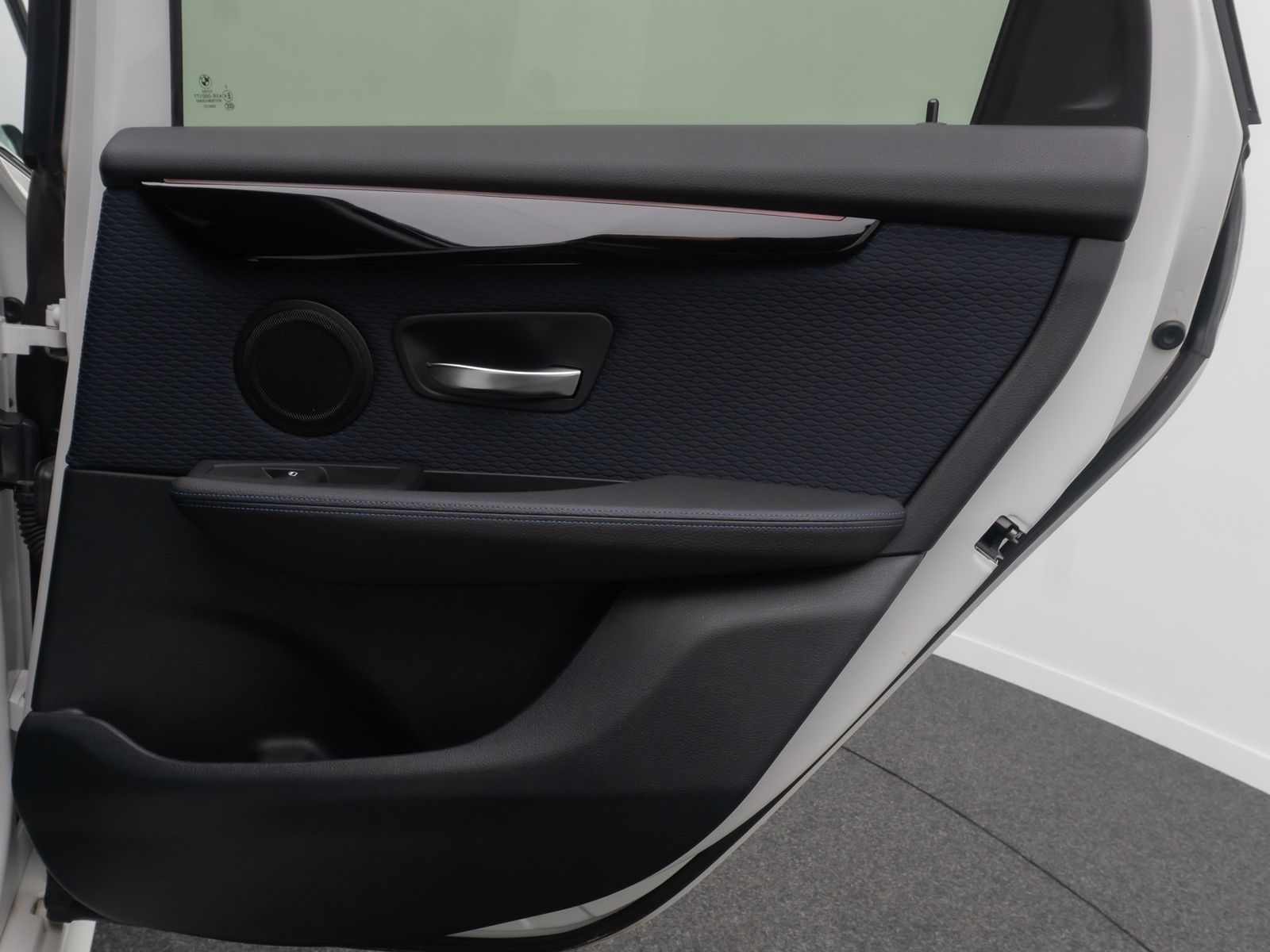 Fahrzeugabbildung BMW 220d Active Tourer M Sport HUD Alarm ParkAs HiFi