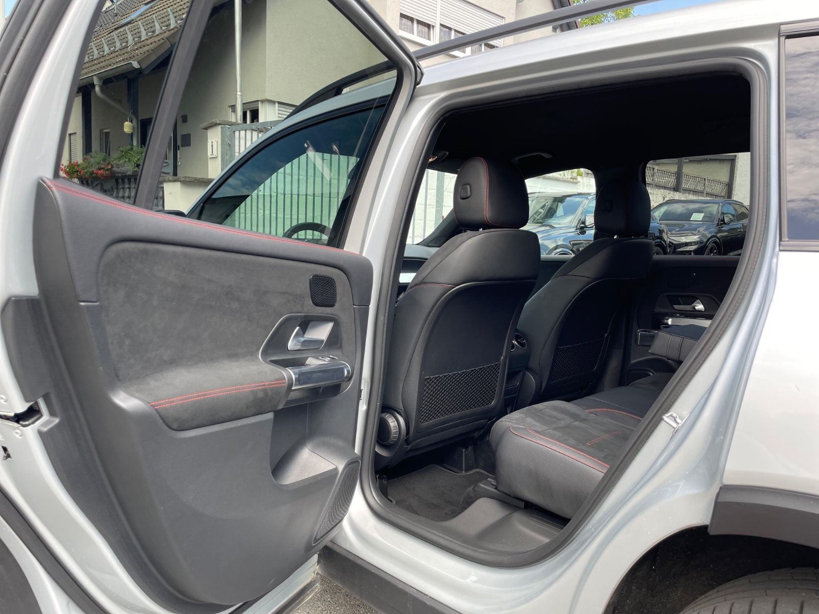Fahrzeugabbildung Mercedes-Benz GLB 220 d |AMG|MBUX|Distr|Multibeam|AHK|Kamera