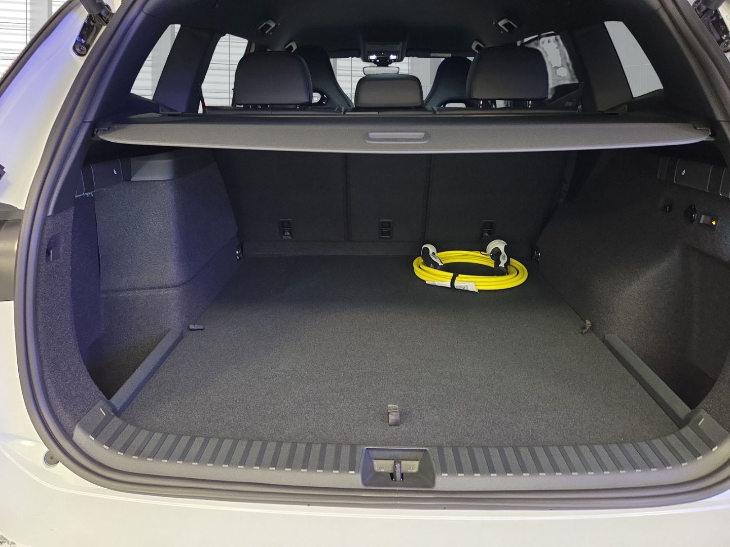 Fahrzeugabbildung Volkswagen Tayron R-Line 1.5 eHybrid DSG Sportpaket HUD AD