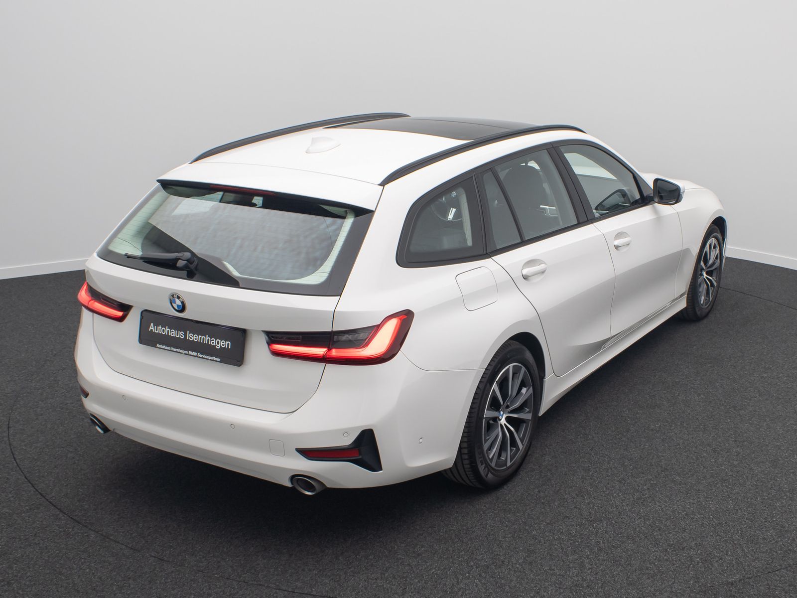 Fahrzeugabbildung BMW 330i AHK Kamera DAB Laser Panorama M Sport HIFi