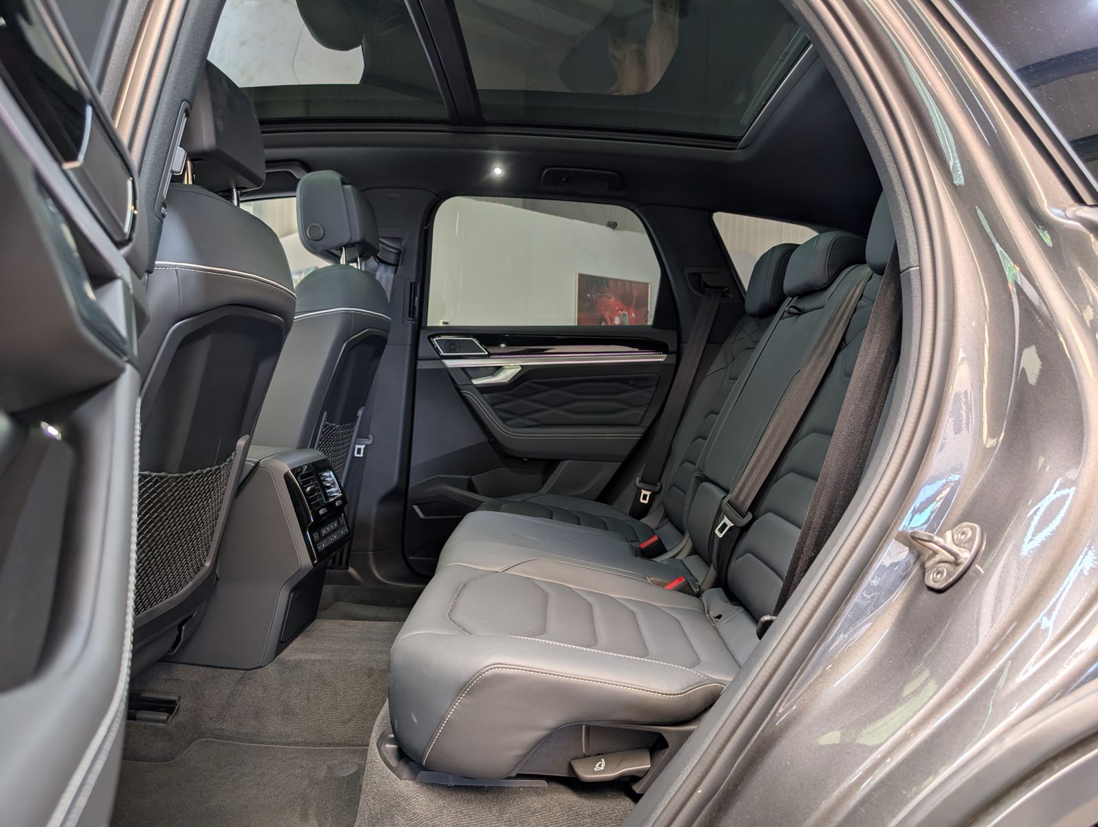Fahrzeugabbildung Volkswagen Touareg 3.0TDI 4M R-Line VOLL Black 22" UPE 114T